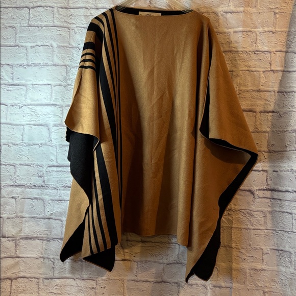 🔵Zara Tan and Black Knit Poncho - Picture 2 of 13